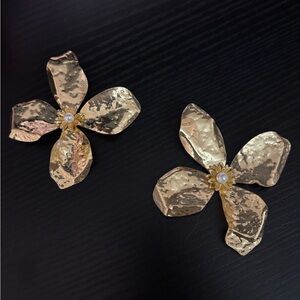 Elegant Gold Floral Earrings